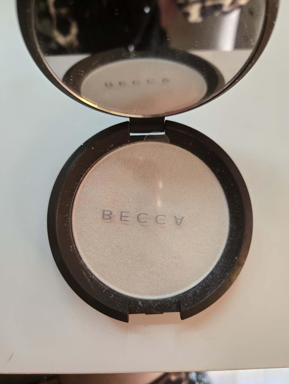 BECCA Shimmering Skin Perfector Pressed - Pearl (Black Compact)